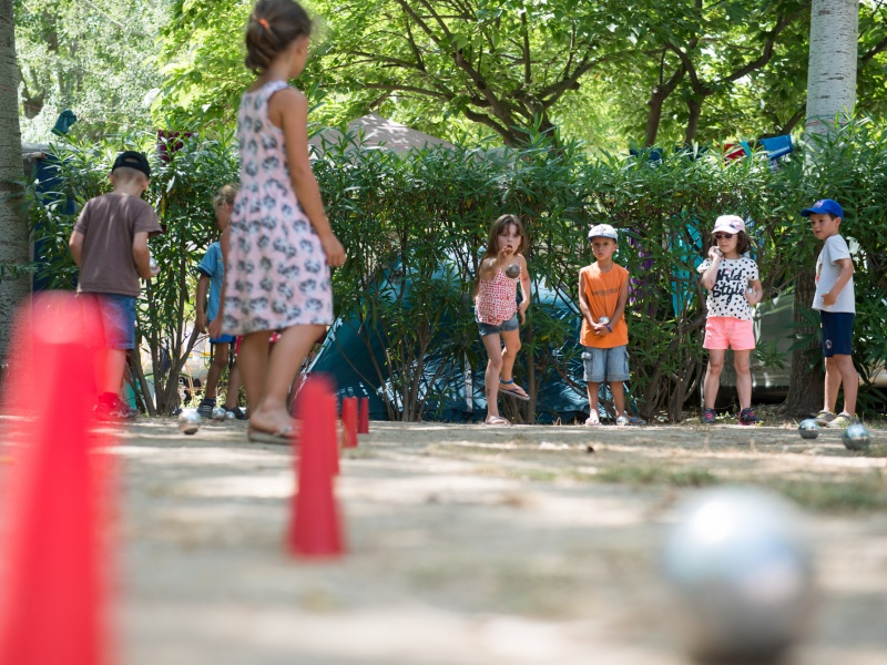 Le plein air au club enfants