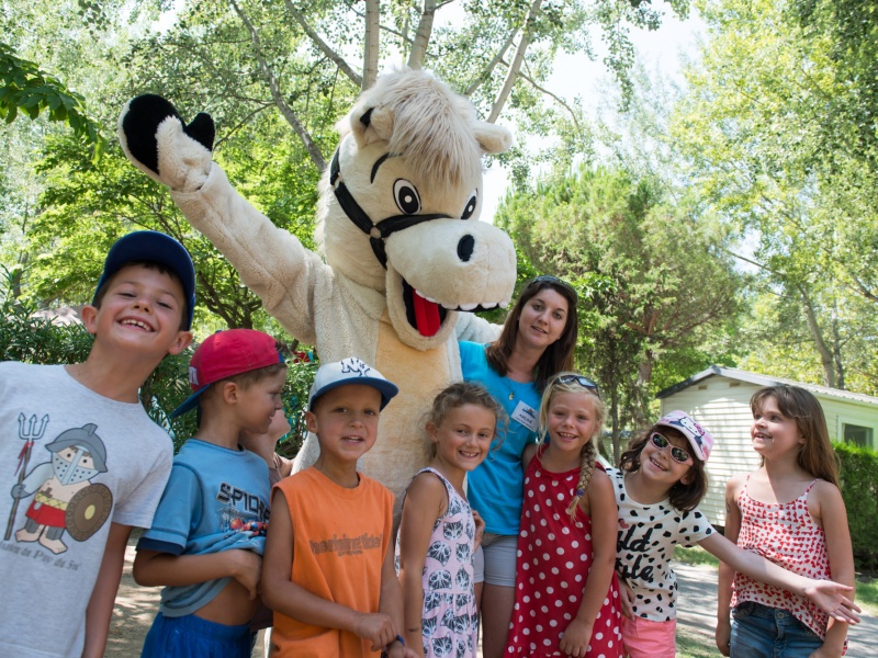 Samy rejoint les enfants